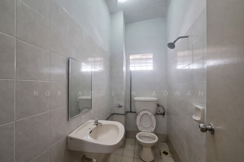 2-storey Terraced House for Sale in Usj 11 (Subang Jaya) - Nor Azdlin Adnan - Bathroom - PropertyGuru.com.my