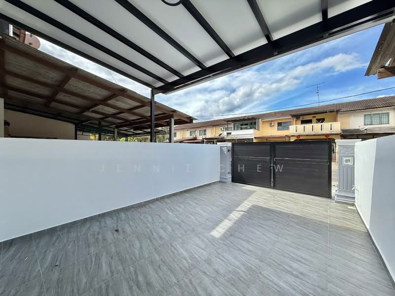 2-storey Terraced House for Sale in Taman Molek (Johor Bahru) - Jennie Chew - Exterior - PropertyGuru.com.my