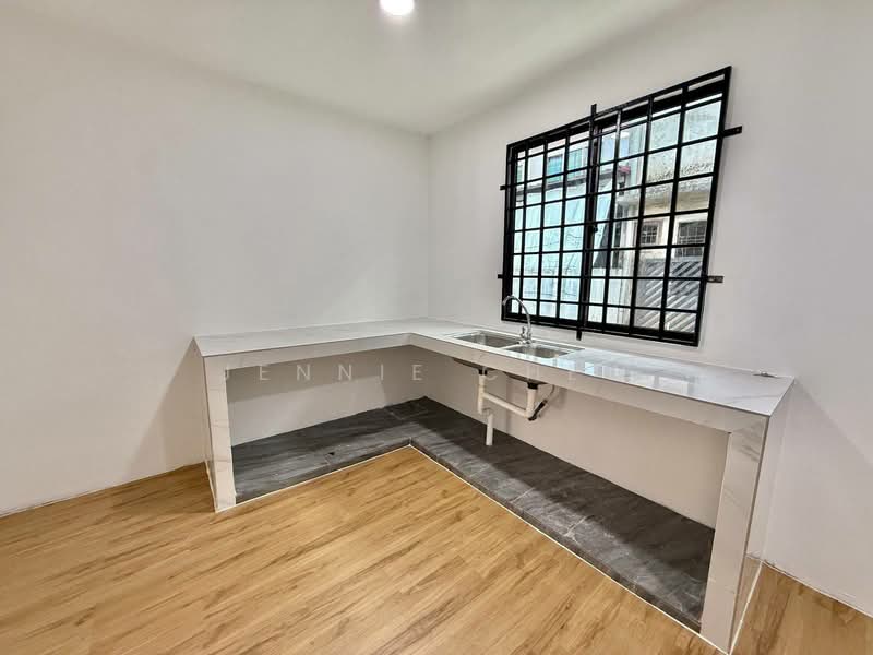2-storey Terraced House for Sale in Taman Molek (Johor Bahru) - Jennie Chew - Kitchen - PropertyGuru.com.my
