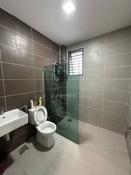 Terraced House for Sale in Bandar Lahat Baru (Lahat) - Ivan Tai - Bathroom - PropertyGuru.com.my