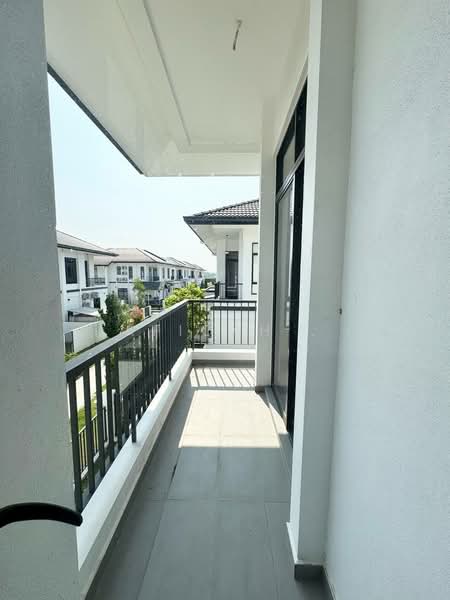 Rumah Berkembar untuk Dijual di Eco Grandeur (Puncak Alam) - Afiqah . - Balcony - PropertyGuru.com.my