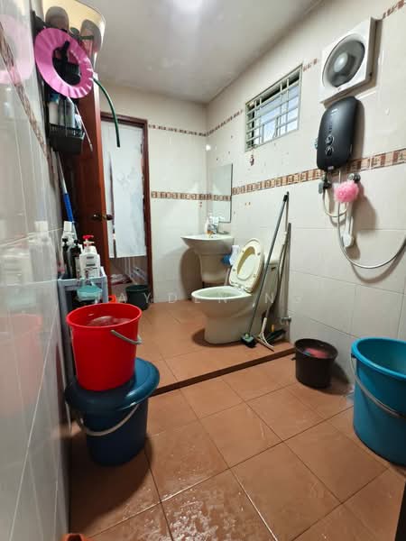 Rumah Teres 2 Tingkat untuk Dijual di Taman Johor Jaya (Johor Bahru) - Jayden Ng - Bathroom - PropertyGuru.com.my