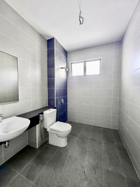 Cluster House for Sale in Taman Glenmarie (Johor Bahru) - Yik Tat - Bathroom - PropertyGuru.com.my