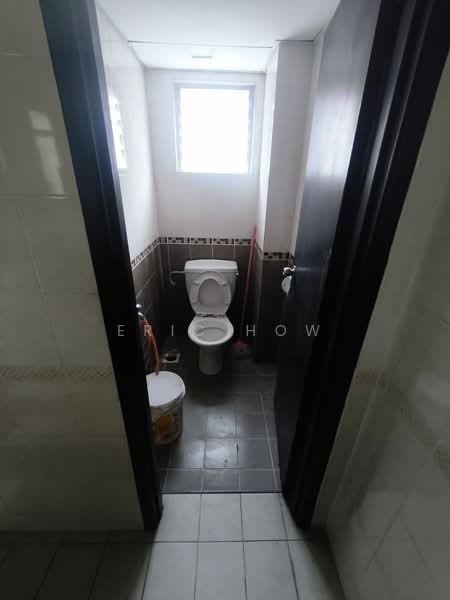 Office for Rent in Bandar Puteri Puchong (Puchong) - Eric How - Bathroom - PropertyGuru.com.my