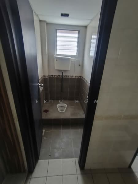 Office for Rent in Bandar Puteri Puchong (Puchong) - Eric How - Bathroom - PropertyGuru.com.my
