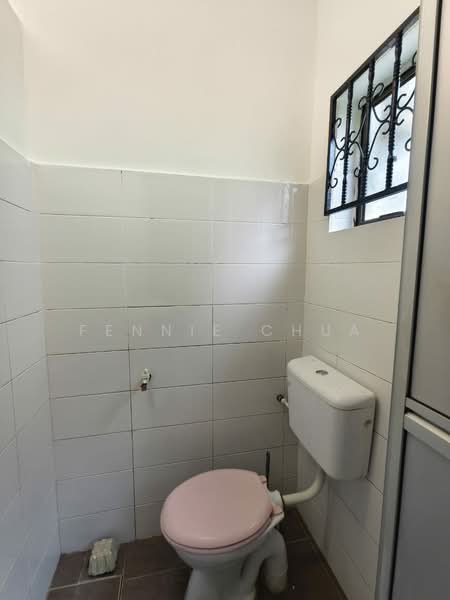 2-storey Terraced House for Sale in Kluang (Johor) - Fennie Chua - Bathroom - PropertyGuru.com.my