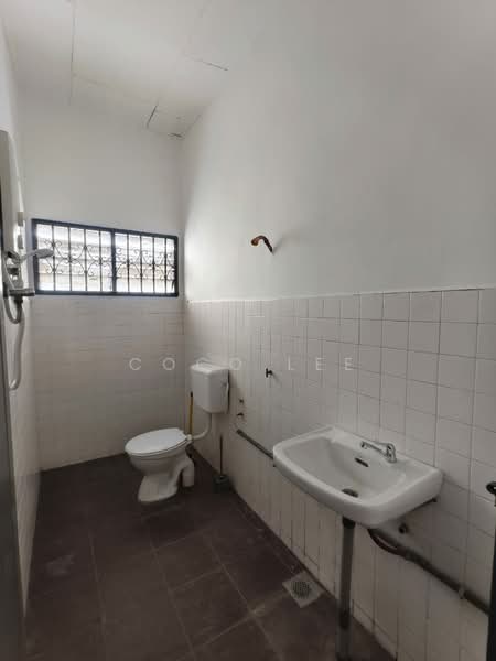 2-storey Terraced House for Sale in Kluang (Johor) - Coco Lee - Bathroom - PropertyGuru.com.my