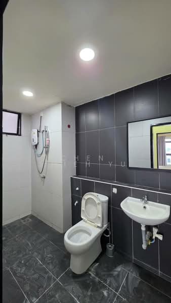 Service Residence for Sale at The Garden Residences - Chen Shieh Yu - Bathroom - PropertyGuru.com.my