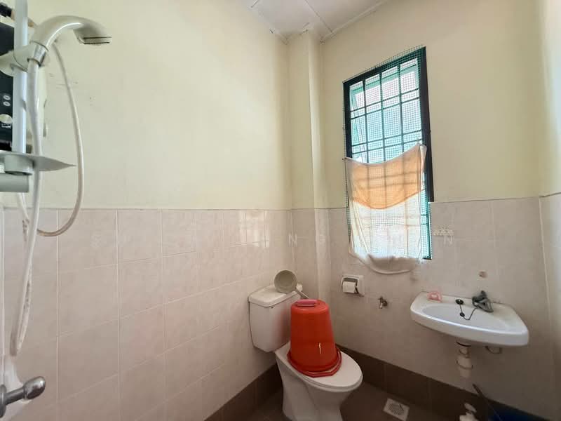 2-storey Terraced House for Sale in Bandar Putra (Kulai) - Shieh Long Chen - Bathroom - PropertyGuru.com.my