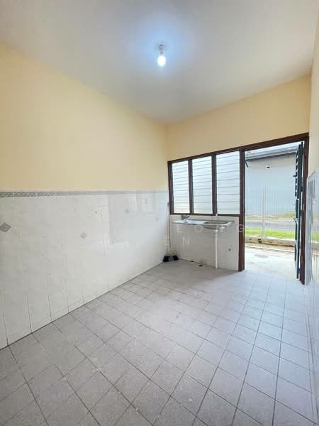 Rumah Teres 2 Tingkat untuk Dijual di Bandar Putra (Kulai) - Shieh Long Chen - Kitchen - PropertyGuru.com.my