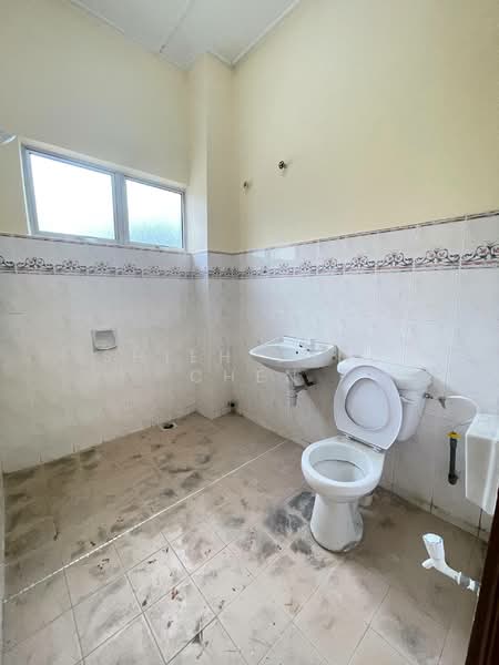 Rumah Teres 2 Tingkat untuk Dijual di Bandar Putra (Kulai) - Shieh Long Chen - Bathroom - PropertyGuru.com.my
