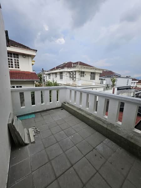 Rumah Teres 2.5 Tingkat untuk Dijual di Taman Bukit Serdang (Seri Kembangan) - Hawk Lee - Balcony - PropertyGuru.com.my