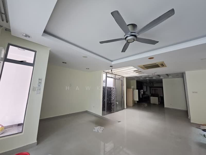 Rumah Teres 2.5 Tingkat untuk Dijual di Taman Bukit Serdang (Seri Kembangan) - Hawk Lee - Living Room - PropertyGuru.com.my