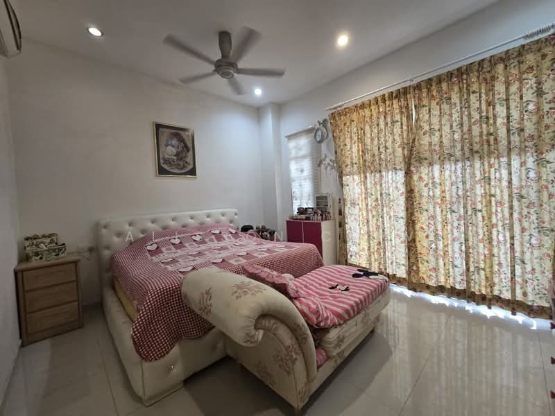 Semi-Detached House for Sale in Jelutong (Penang) - Alisson Chew - Bedroom - PropertyGuru.com.my