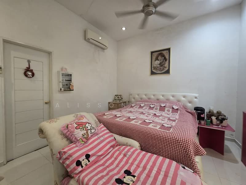 Semi-Detached House for Sale in Jelutong (Penang) - Alisson Chew - Bedroom - PropertyGuru.com.my