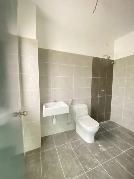 Rumah Berkembar untuk Dijual di Taman Scientex Rawang (Rawang) - Yeong Wan Chi - Bathroom - PropertyGuru.com.my