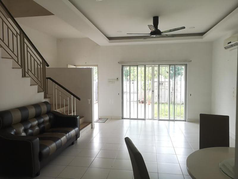 2-storey Terraced House for Sale in Bandar Bukit Raja (Klang) - Tan FT - Living Room - PropertyGuru.com.my
