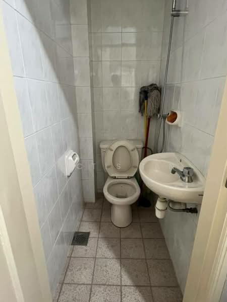 Kondominium untuk Dijual di Petrie Condominium - Noctis Tan - Bathroom - PropertyGuru.com.my