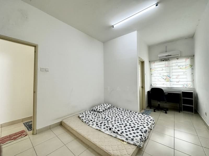 Rumah Teres 2 Tingkat untuk Dijual di Taman Seri Austin (Tebrau) - Yik Tat - Bedroom - PropertyGuru.com.my
