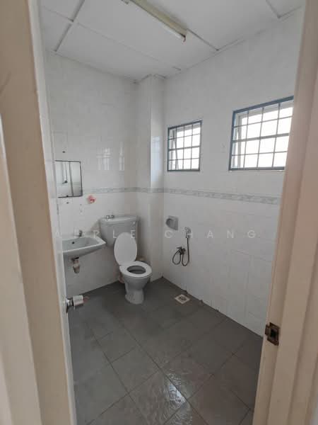 Rumah Teres 2 Tingkat untuk Disewa di TAMAN PUCHONG UTAMA (Puchong) - Apple Chang - Bathroom - PropertyGuru.com.my