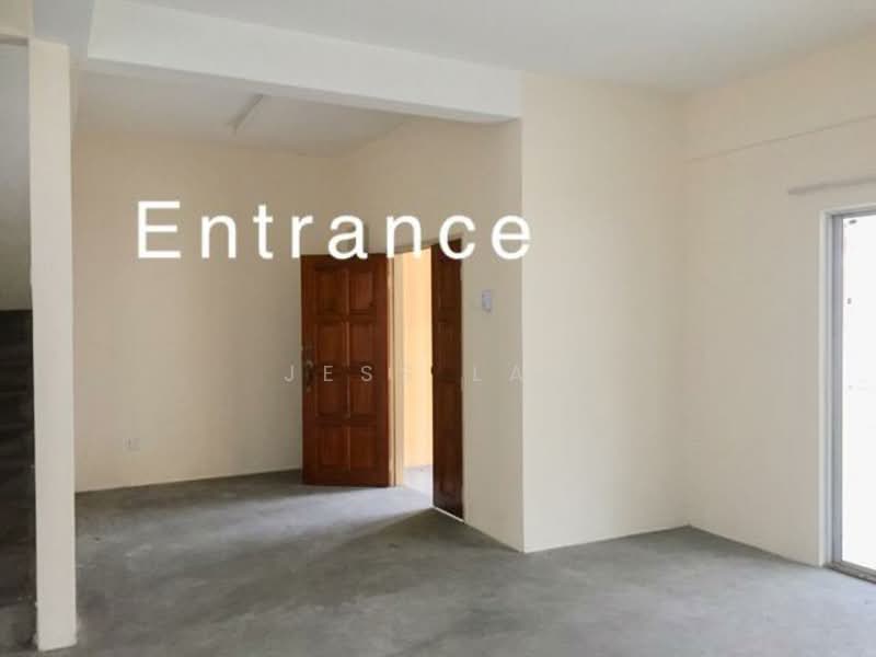 Semi-Detached House for Sale in Taman Puncak Jalil (Seri Kembangan) - Jess Lau - Entrance - PropertyGuru.com.my