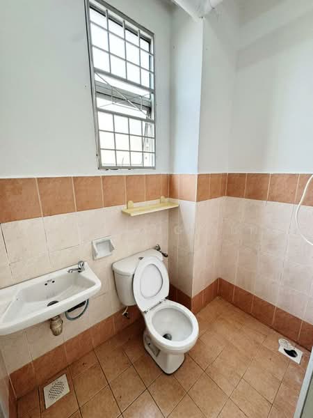 Apartment for Sale at Bayu Villa - Lee Keng Aun - Bathroom - PropertyGuru.com.my