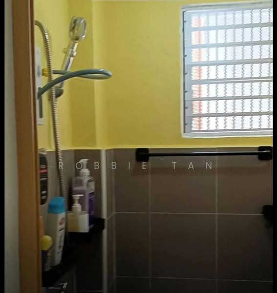 Rumah Flat untuk Disewa di Taman Pulai Utama - Robbie Tan - Bathroom - PropertyGuru.com.my