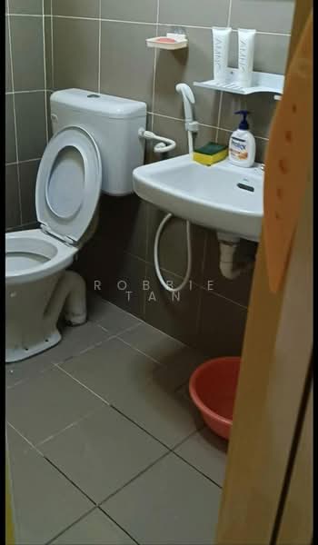 Rumah Flat untuk Disewa di Taman Pulai Utama - Robbie Tan - Bathroom - PropertyGuru.com.my