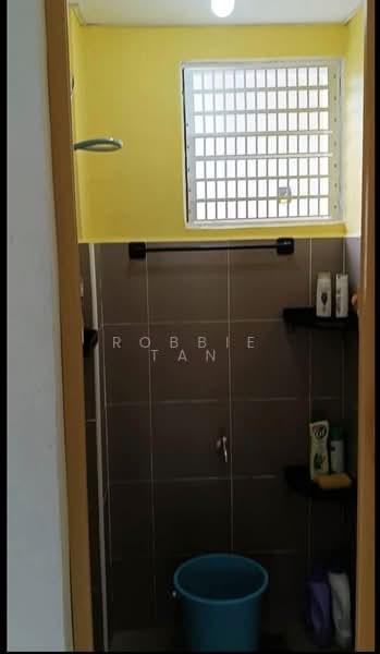 Rumah Flat untuk Disewa di Taman Pulai Utama - Robbie Tan - Bathroom - PropertyGuru.com.my