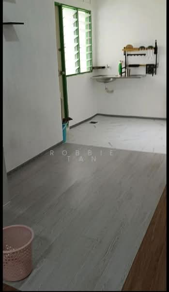 Rumah Flat untuk Disewa di Taman Pulai Utama - Robbie Tan - Kitchen - PropertyGuru.com.my