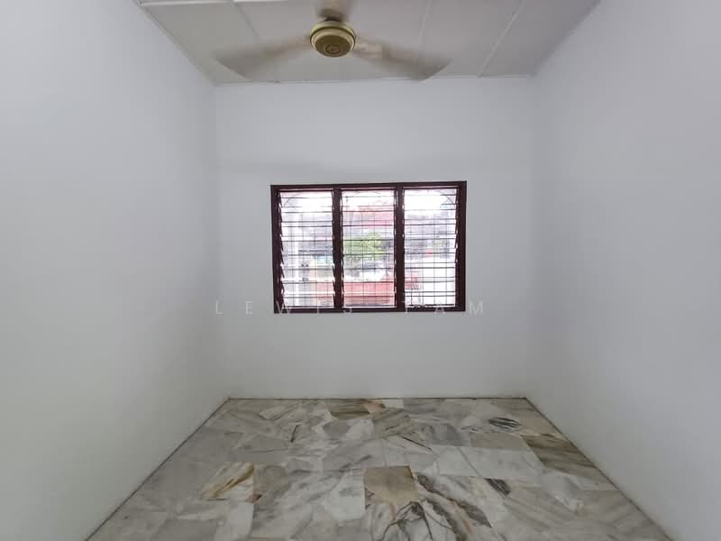 1-storey Terraced House for Sale in Taman Serdang Raya (Seri Kembangan) - Lewis Tam - PropertyGuru.com.my