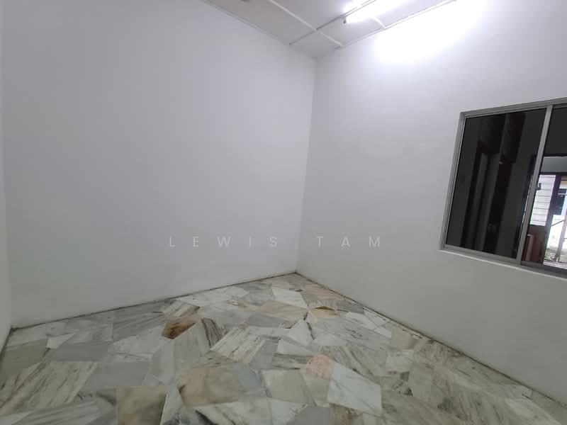 1-storey Terraced House for Sale in Taman Serdang Raya (Seri Kembangan) - Lewis Tam - PropertyGuru.com.my