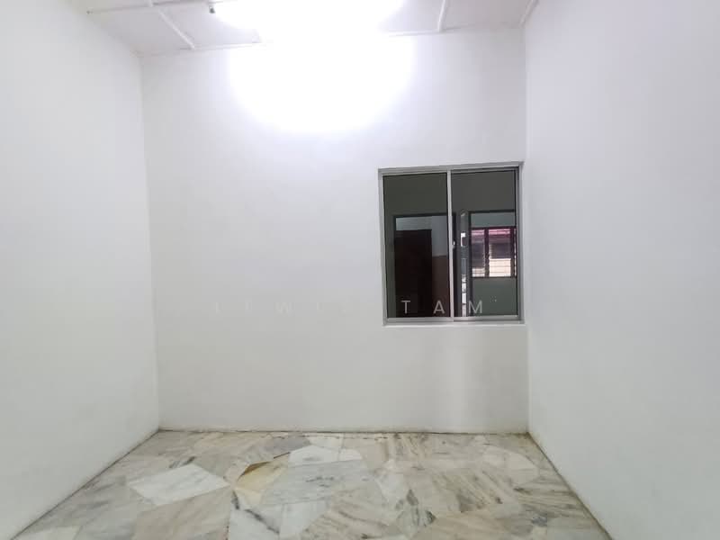 1-storey Terraced House for Sale in Taman Serdang Raya (Seri Kembangan) - Lewis Tam - PropertyGuru.com.my