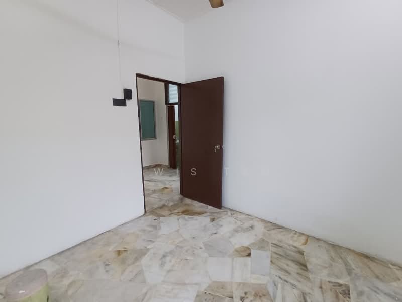 1-storey Terraced House for Sale in Taman Serdang Raya (Seri Kembangan) - Lewis Tam - PropertyGuru.com.my