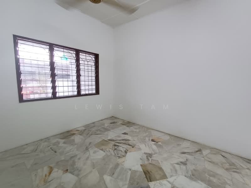 1-storey Terraced House for Sale in Taman Serdang Raya (Seri Kembangan) - Lewis Tam - PropertyGuru.com.my