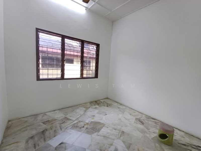 1-storey Terraced House for Sale in Taman Serdang Raya (Seri Kembangan) - Lewis Tam - PropertyGuru.com.my
