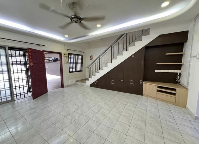 Rumah Teres 2 Tingkat untuk Dijual di Taman Setia Indah (Tebrau) - Khek Victor - Living Room - PropertyGuru.com.my