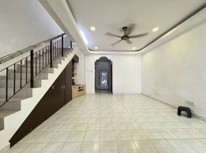 Rumah Teres 2 Tingkat untuk Dijual di Taman Setia Indah (Tebrau) - Khek Victor - Living Room - PropertyGuru.com.my