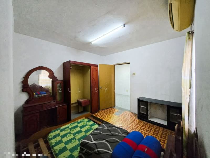 Rumah Flat untuk Dijual di Lestari Apartment - Zul Syafiq - Bedroom - PropertyGuru.com.my