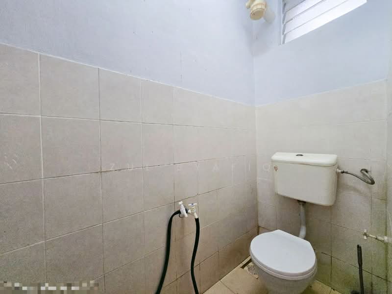 Rumah Flat untuk Dijual di Lestari Apartment - Zul Syafiq - Bathroom - PropertyGuru.com.my
