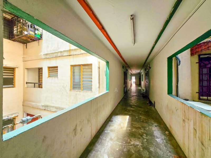 Rumah Flat untuk Dijual di Lestari Apartment - Zul Syafiq - Corridor - PropertyGuru.com.my