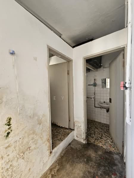 Shop for Rent in Taman Pelangi (Johor Bahru) - Zoey Lee - Interior - PropertyGuru.com.my