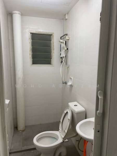 Apartment for Rent at Kemuning Aman - Mohd Adryzam - Bathroom - PropertyGuru.com.my