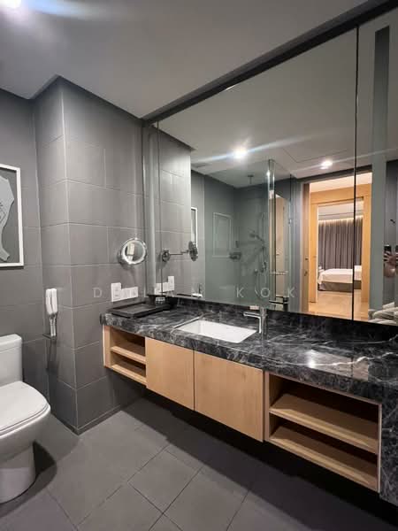 Servis Apartment untuk Disewa di Fraser Residence (188 Suites) - Dylan Kok - Bathroom - PropertyGuru.com.my