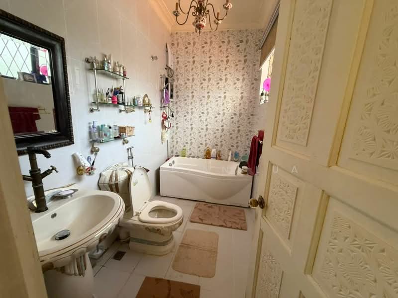 Rumah Banglo untuk Dijual di Putatan (Sabah) - Tsie Yinn Lua - Bathroom - PropertyGuru.com.my