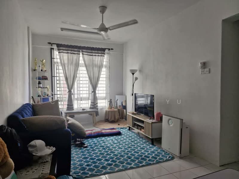 Pangsapuri untuk Dijual di Pangsapuri Pulai Mutiara 3 - Chen Shieh Yu - Living Room - PropertyGuru.com.my