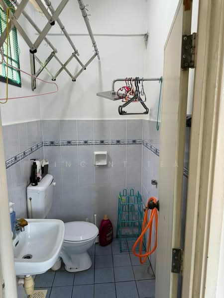 Pangsapuri untuk Disewa di Villa Bestari Apartment - Vincent Tea - Bathroom - PropertyGuru.com.my