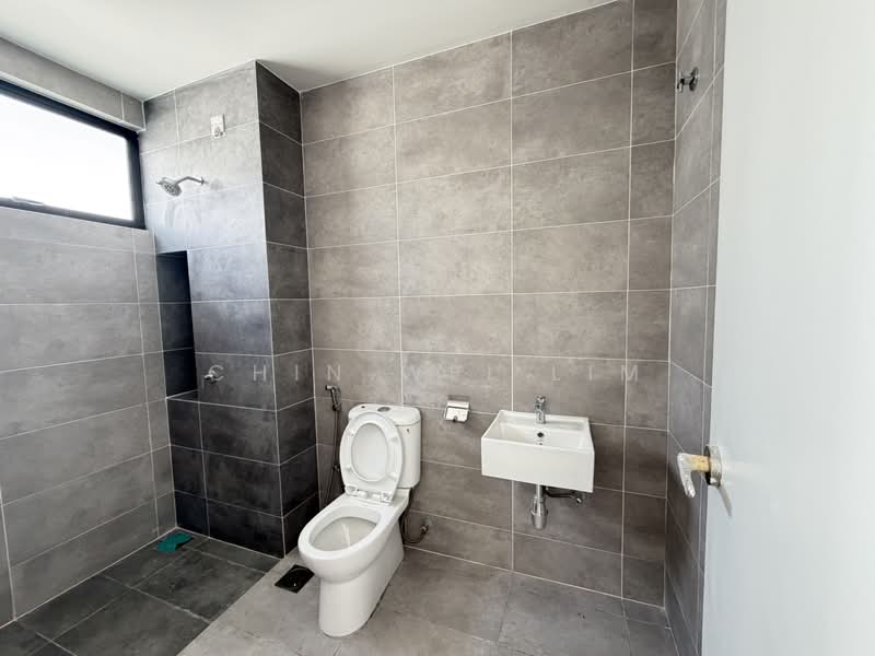 Rumah Teres 2 Tingkat untuk Dijual di Kluang (Johor) - Chin Wei Lim - Bathroom - PropertyGuru.com.my