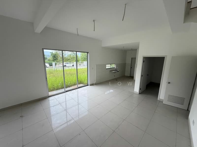 2-storey Terraced House for Sale in Bandar Gamuda Gardens (Rawang) - Alice Low - Living Room - PropertyGuru.com.my
