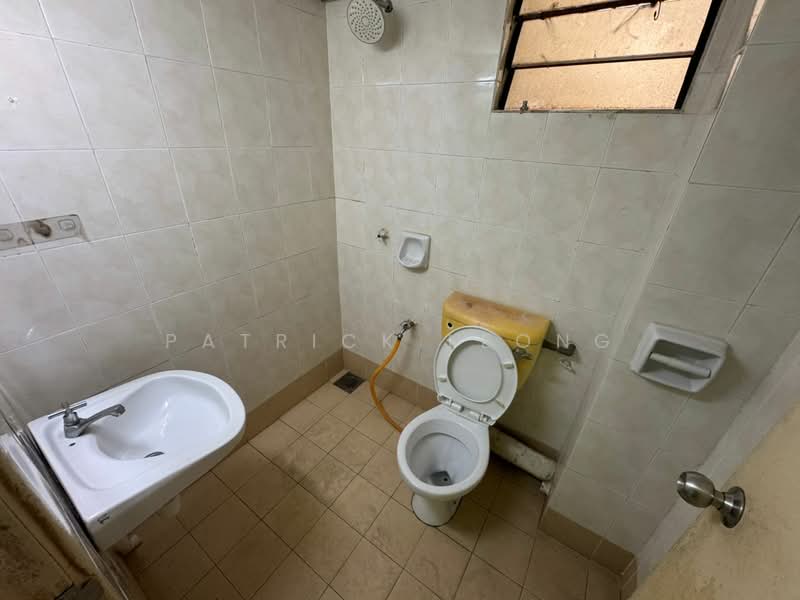 Apartment for Sale at Pangsapuri Flora II - Patrick Leong - Bathroom - PropertyGuru.com.my
